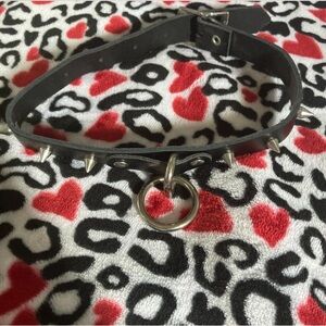 Hot topic spike choker